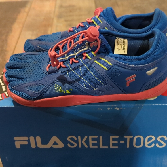 Shoes - Picture 2 of 4